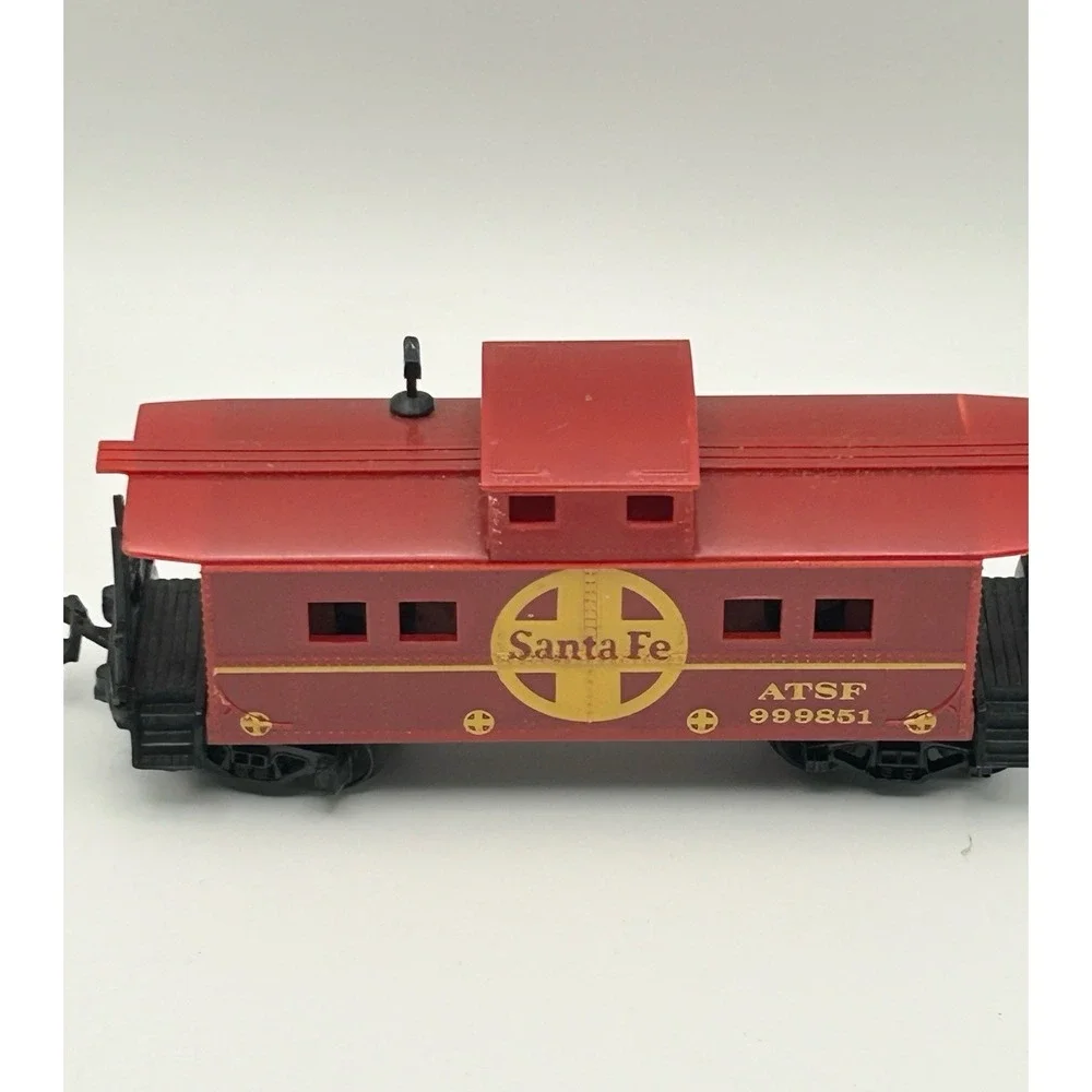 HO Scale Santa Fe ATSF Caboose Lot Of 2 Red Cabooses Freight Train